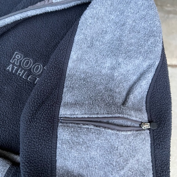 COPY - Roots Men’s Fleece 1/4 Zip Sweatshirt - Picture 4 of 4